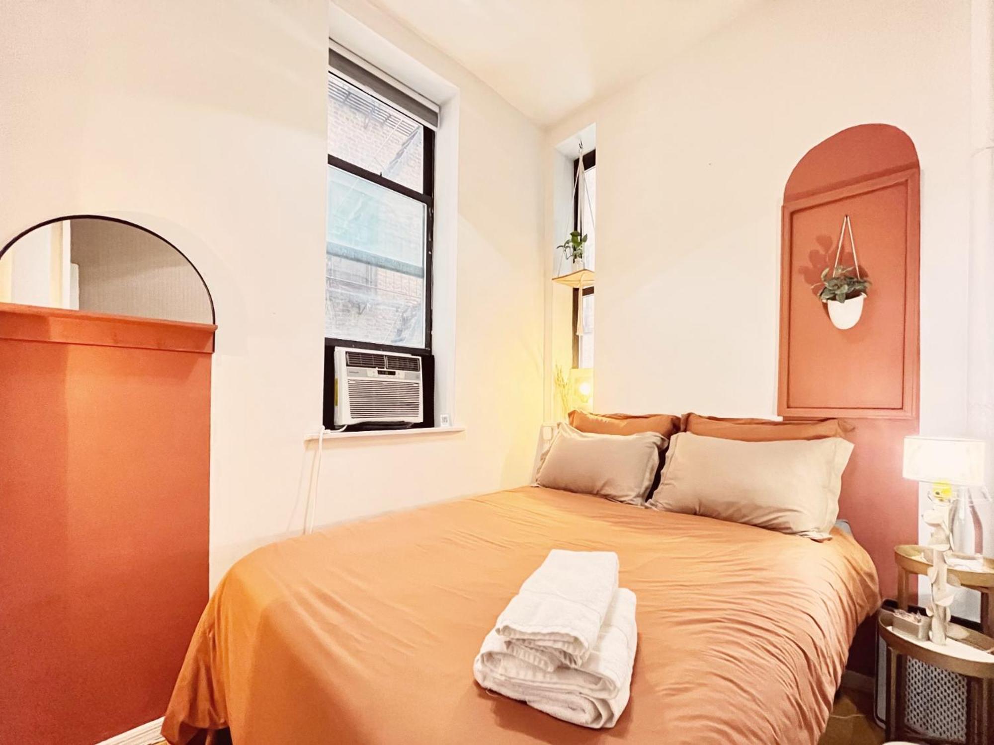 Terracotta - Small Private Bedroom In Les * Nueva York